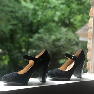MeToo Black Suede Pumps size 7.5